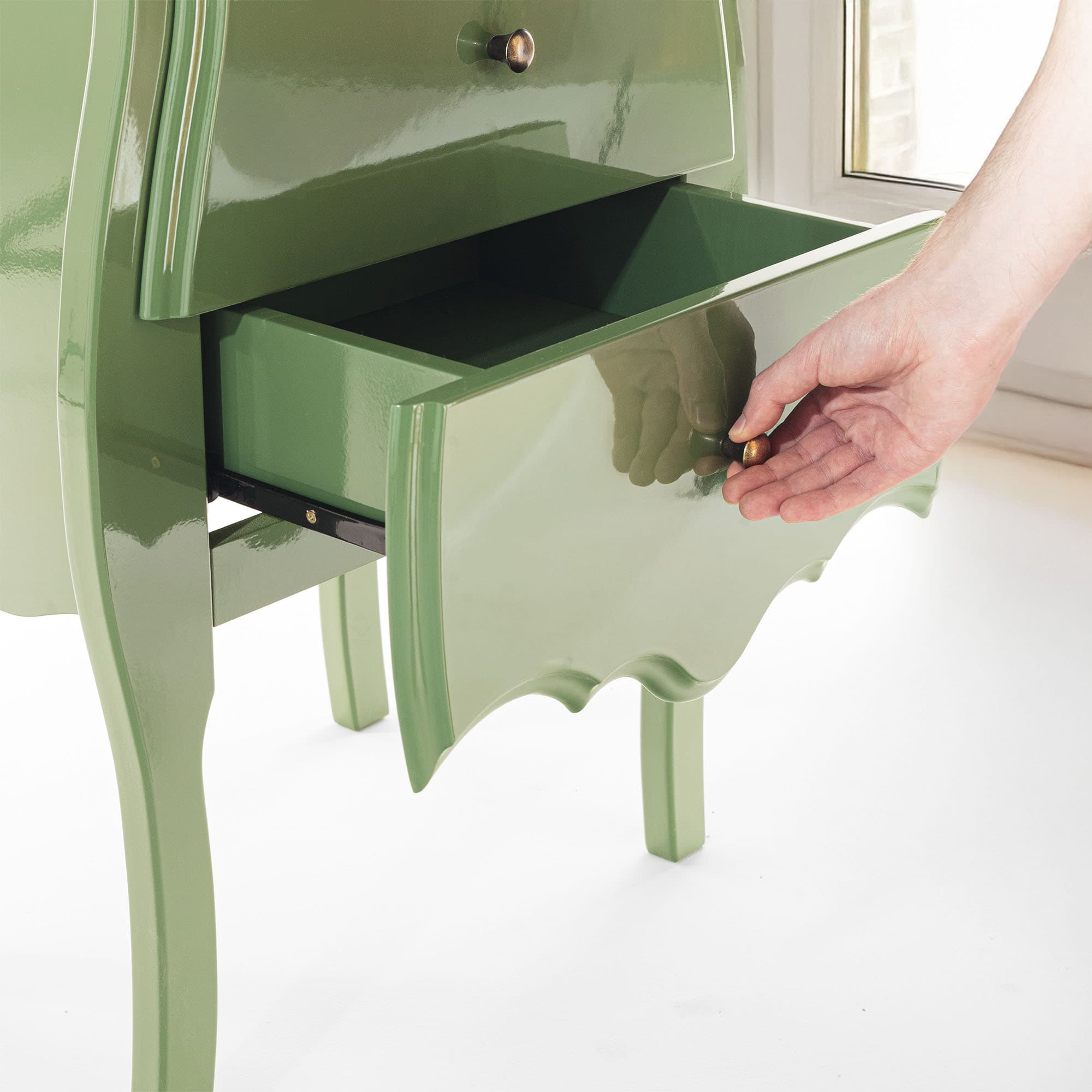 Mesa de Cabeceira Bombê de Madeira Cor Verde Menta Brilho com 2 Gavetas